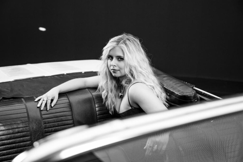 Luckiest girl alive, Sydney, pop music, shadow