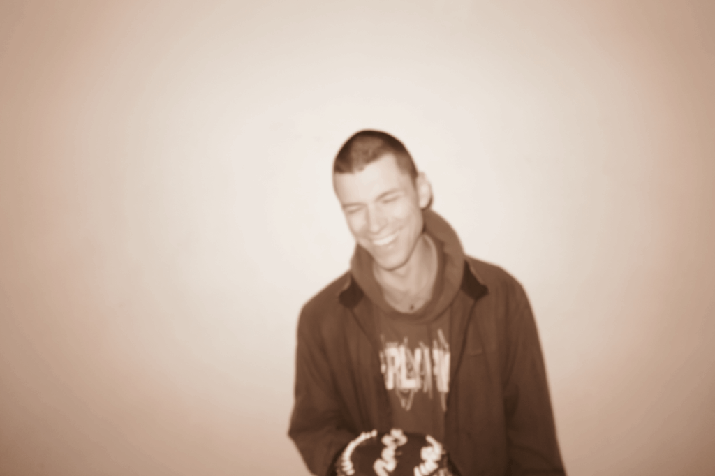 Minais B, Villads Klint, new album, ambient pop, Copenhagen music, synth pop, queer music, experimental music, Anyines, 2025 music, Danish indie, emotional electronic, LGBTQ+ artists, introspective pop, avant-garde