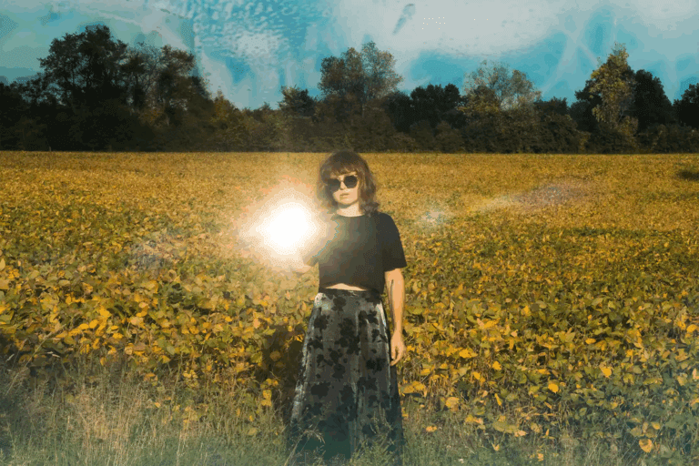 Blue Tomorrows Channels Memory and Loss in Ethereal New Single “Owl Creek Blues” Sarah Nienaber of Blue Tomorrows sits at an upright piano in a sunlit wood-paneled room, surrounded by reels of tape and old instruments, as the ghostly tones of “Owl Creek Blues” fill the air.